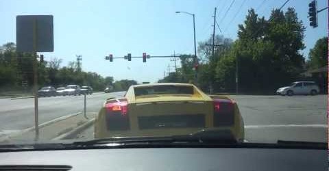 Video: Lamborghini Gallardo Crashes in Chicago