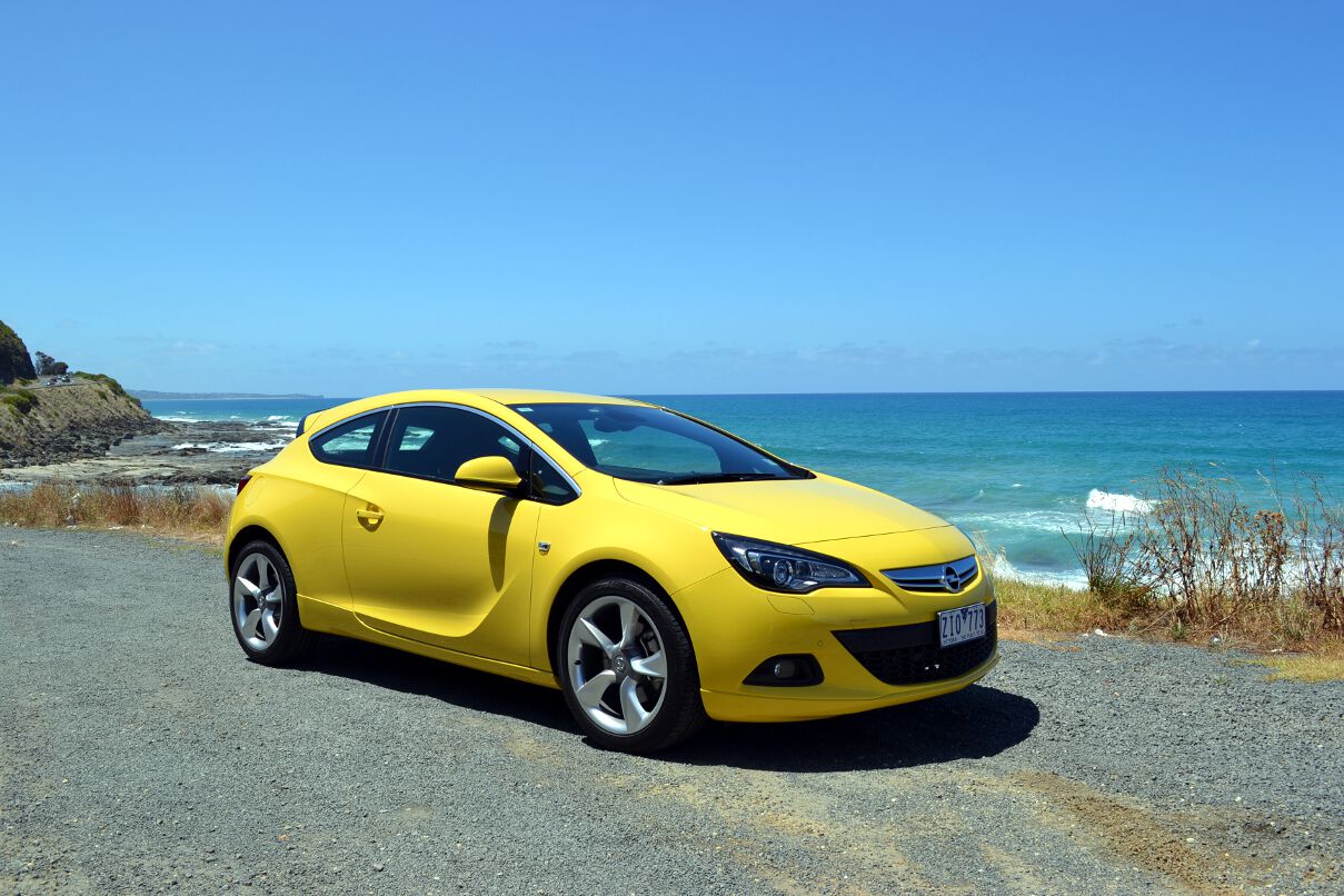 opel astra gtc 2013 
