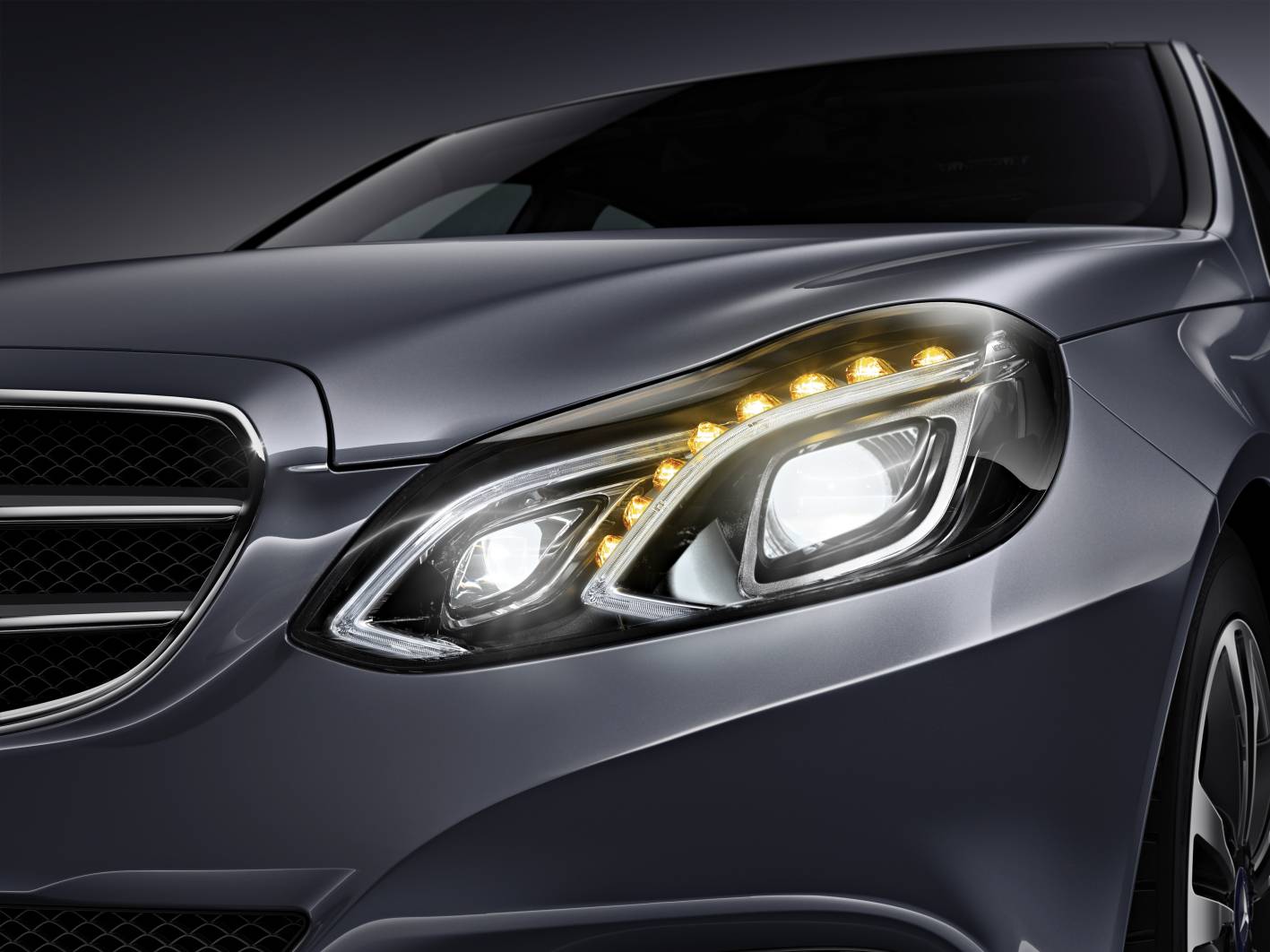 Mercedes-Benz-LED-headlights.jpg