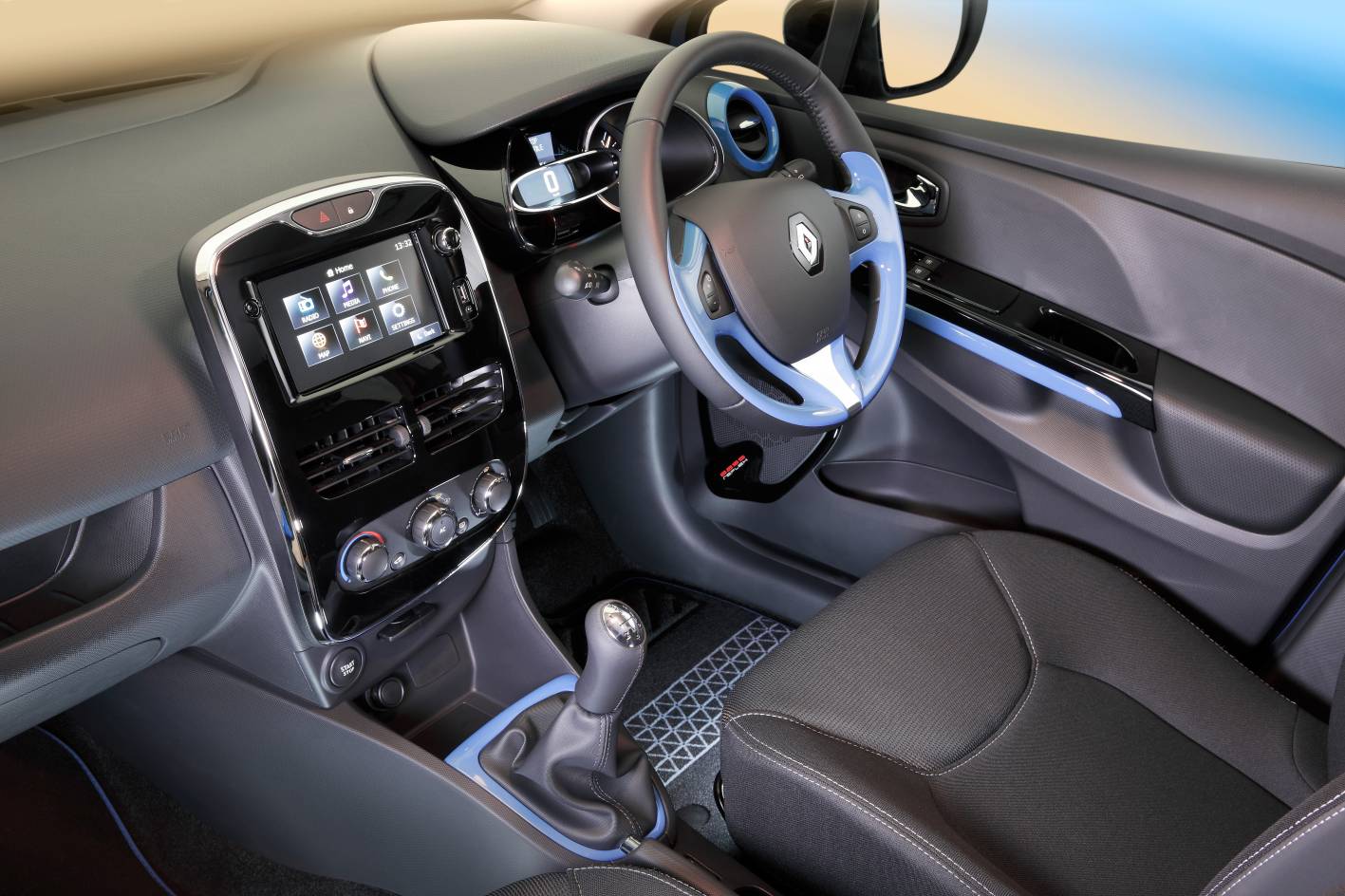 Renault Clio Expression interior dashboard