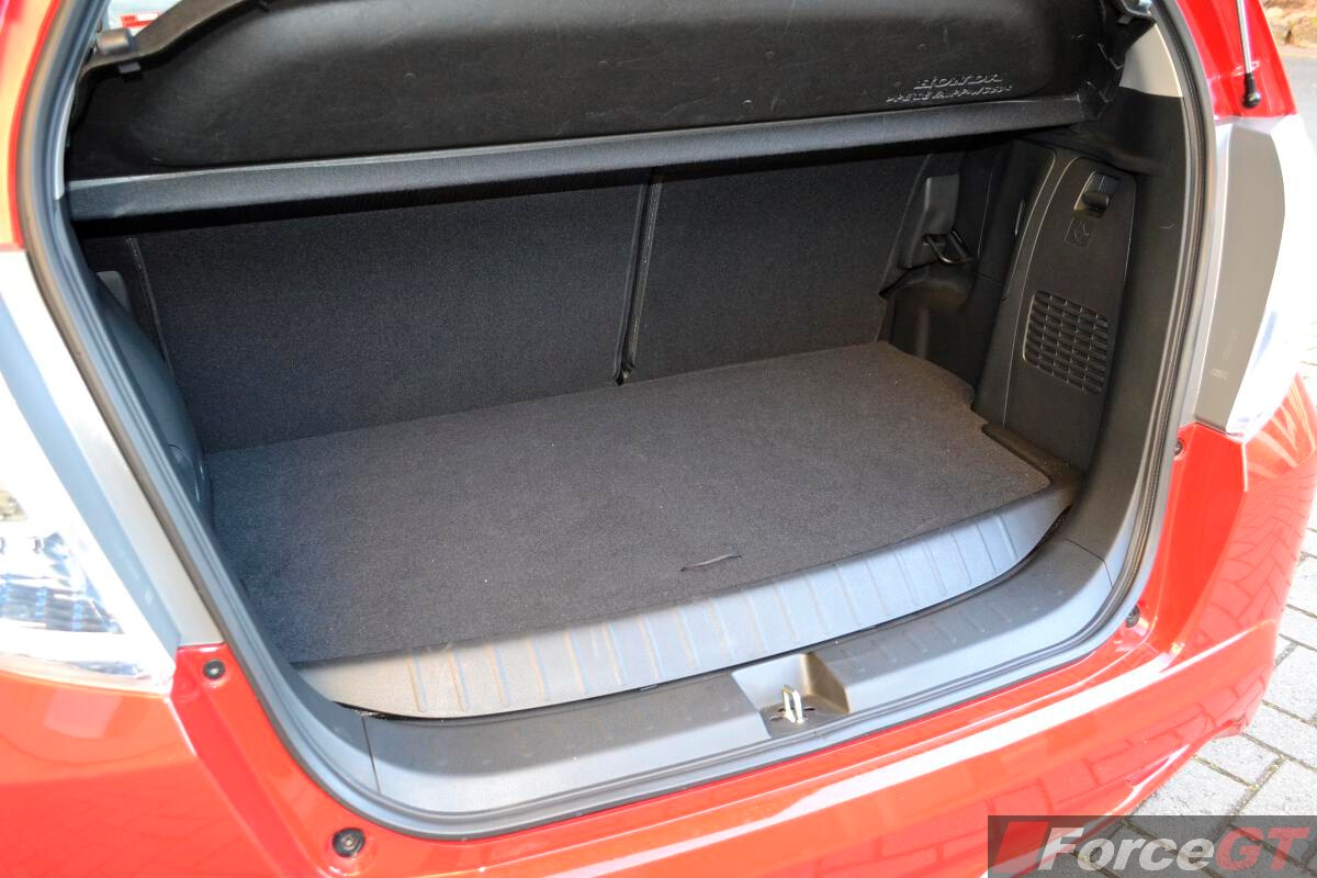 Review honda jazz 2013