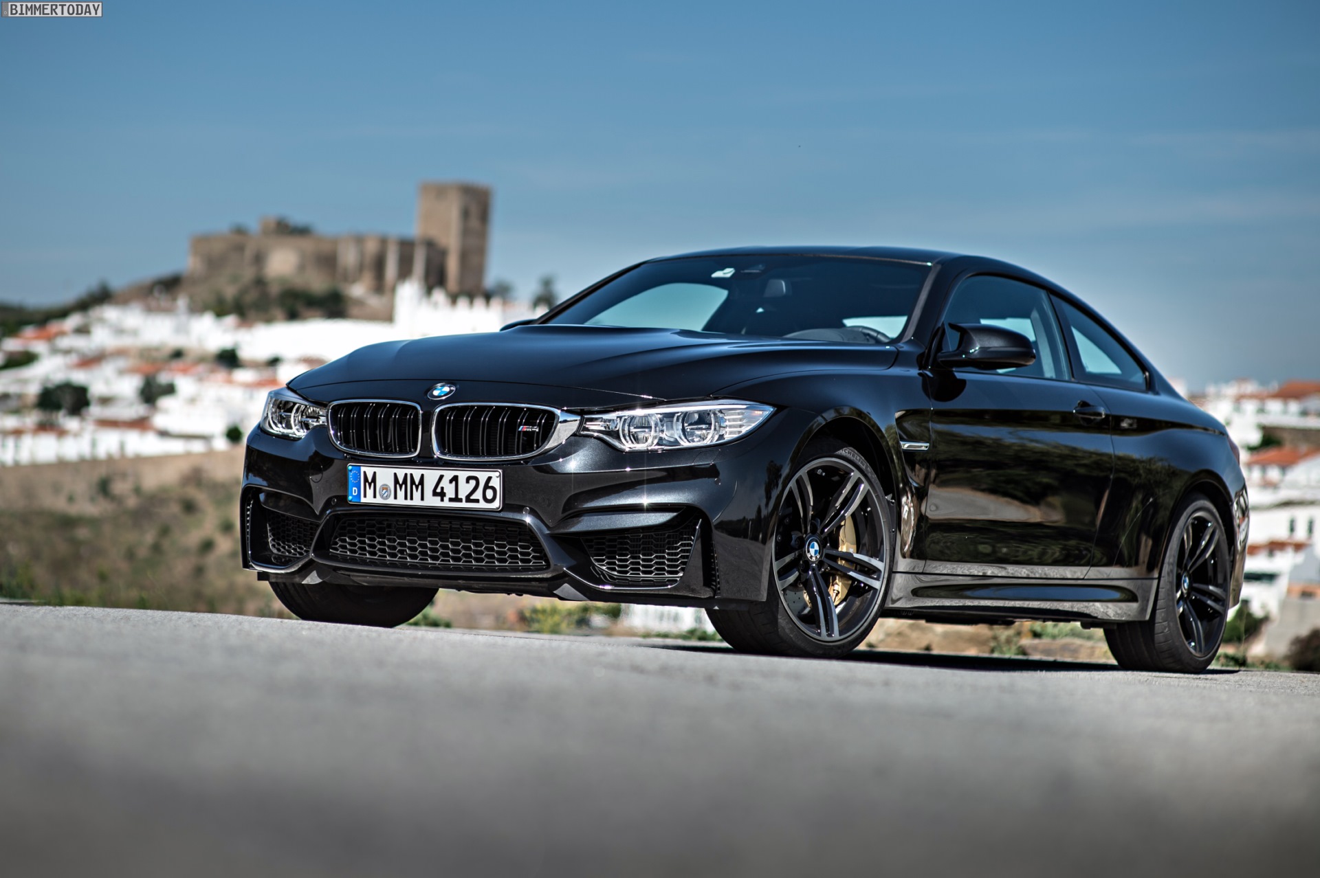2014-BMW-M4-Coupe-Sapphire-Black-front-q