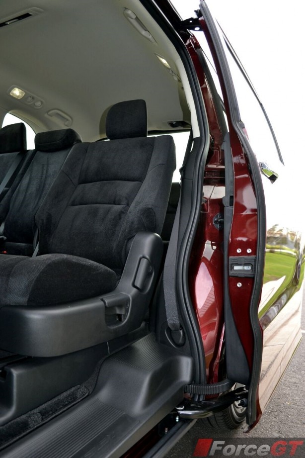 Honda odyssey sliding door