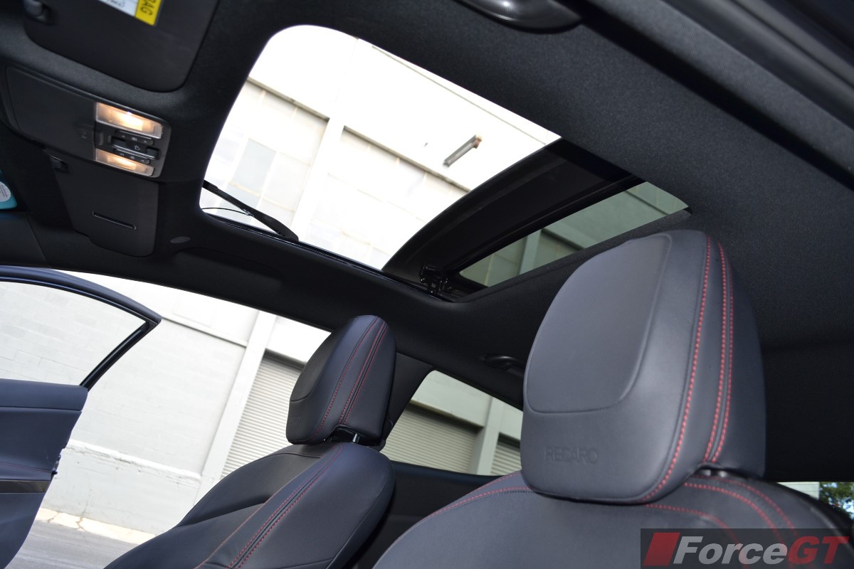 2014-Kia-pro_ceed-GT-Tech-panoramic-sunroof.jpg