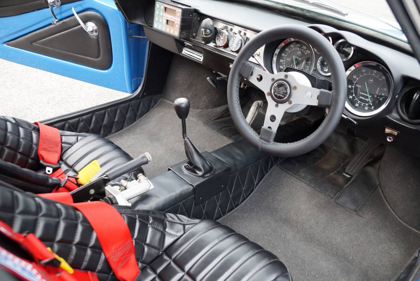 1972-Renault-Alpine-A110-Coupe-interior