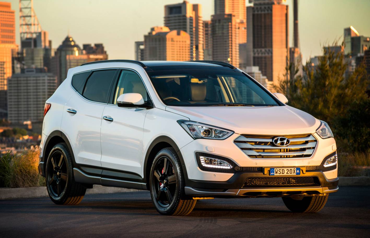 Hyundai Cars News Santa Fe updated for 2015 with new SR model