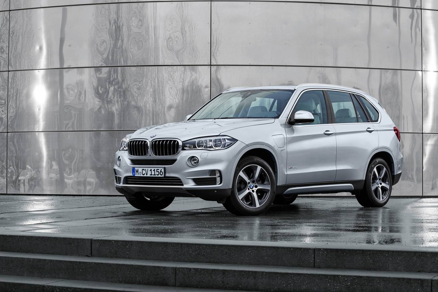 BMW unveils X5 xDrive40e plugin hybrid SUV