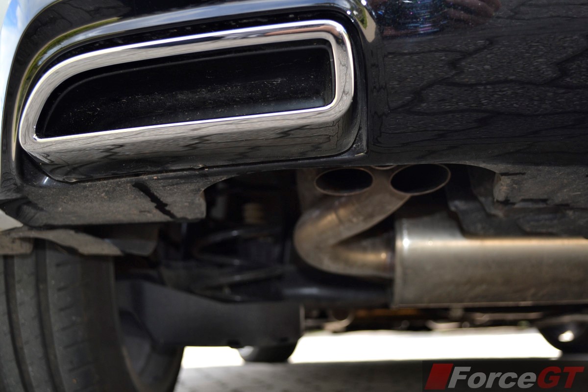 [Immagine: 2015-Peugeot-308-GT-fake-exhaust.jpg]