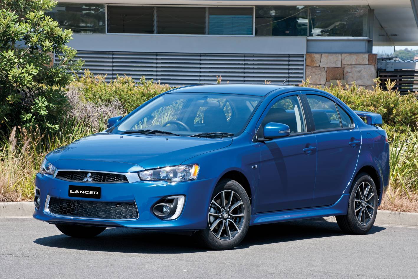 Mitsubishi Cars - News: Facelifted 2016 Lancer now available