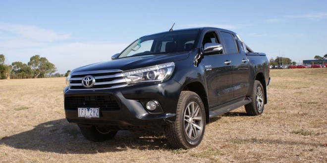 Toyota HiLux Review: 2016 HiLux SR5 Manual
