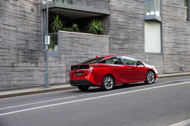 2016 Toyota Prius i-Tech