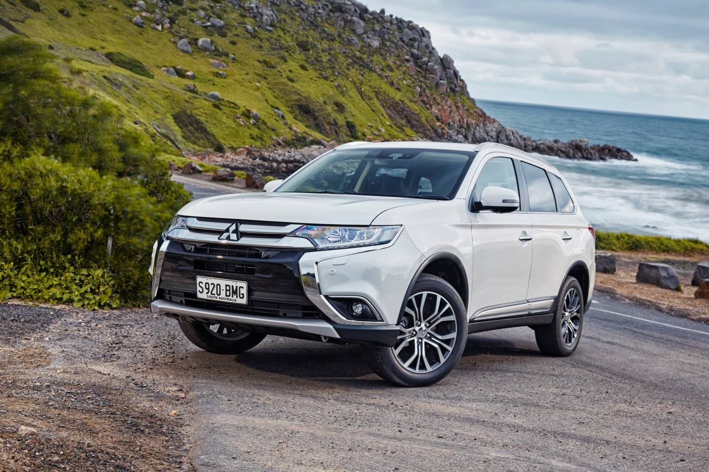 2017 Mitsubishi Outlander loaded with advanced safety