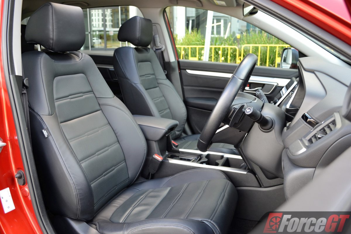 2018-honda-cr-v-vti-lx-front-seats - ForceGT.com
