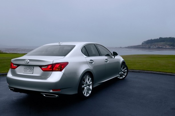 2013-Lexus-GS-11