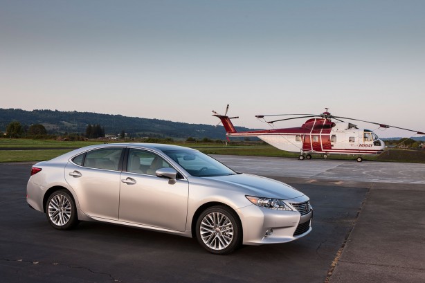 2013_Lexus_ES350_&_ES300h_18