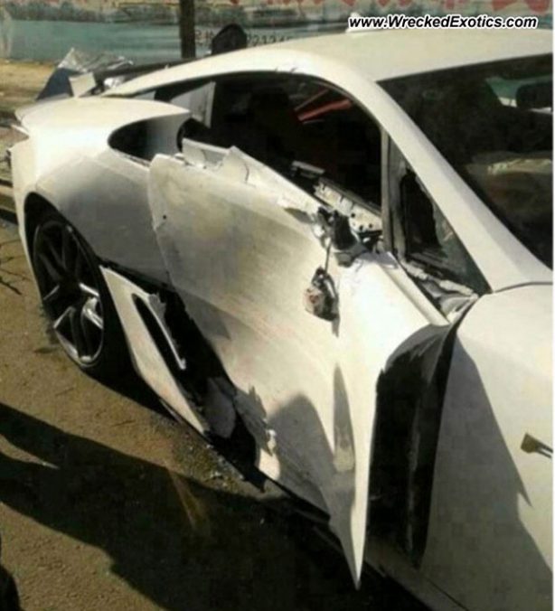 Lexus Crash LFA crashes in China