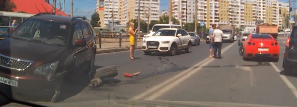 nissan-gtr-crash-into-lexus