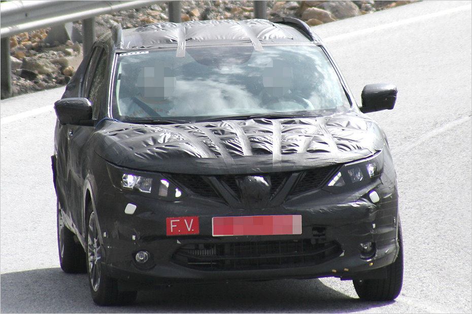 Nissan Cars - News: 2014 Dualis spied testing in Germany
