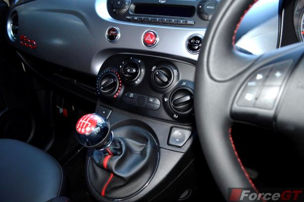 Fiat 500 Review-2013 Fiat 500 Sport gear lever