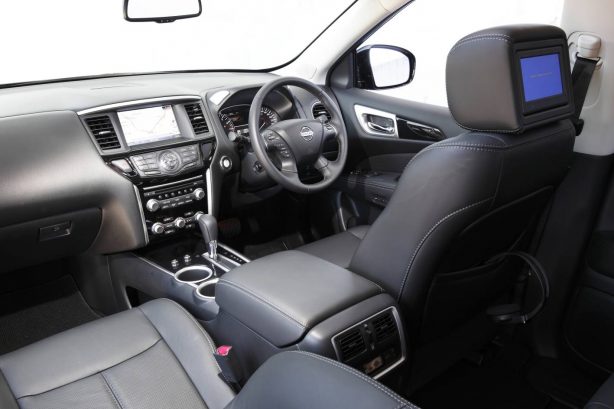 2013 Nissan Pathfinder interior