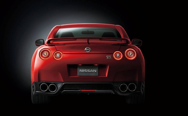 2014-Nissan-GT-R-rear