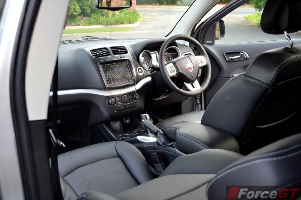 Fiat Freemont Review-2013 Fiat Freemont Lounge interior