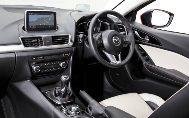 2014-Mazda3-interior2