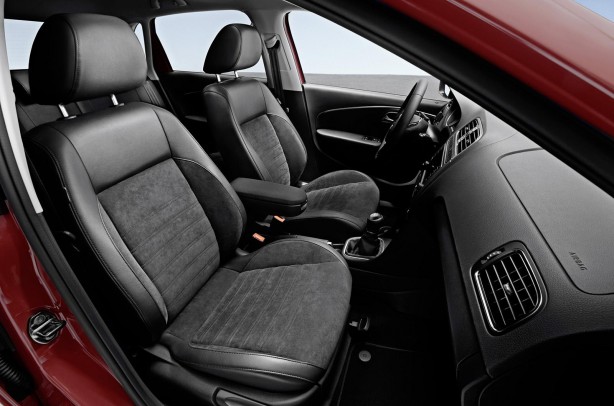 2014 Volkswagen Polo front seats