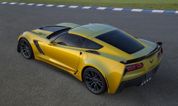 2015-Chevrolet-Corvette-Z06-rear-quarter2