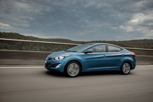 Hyundai Elantra Premium side