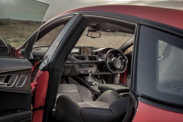 2014-Audi-RS7-Sportback-cabin