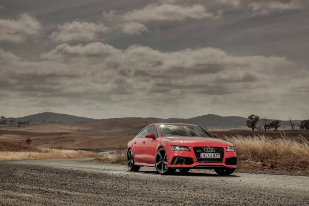 2014-Audi-RS7-Sportback-front-quarter2