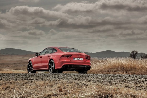 2014-Audi-RS7-Sportback-rear-quarter