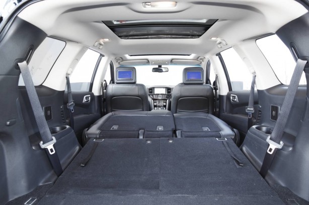2014 Nissan Pathfinder extended luggage space