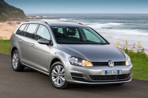 2014-Volkswagen-Golf-Wagon-front-quarter2
