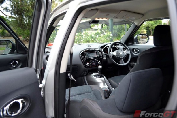 2014 Nissan Juke ST-S interior