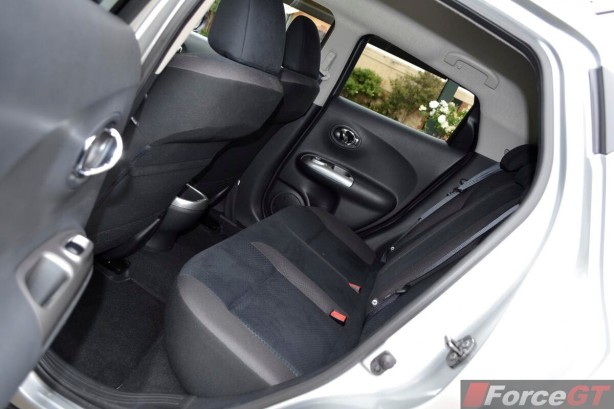 2014 Nissan Juke ST-S rear seat space