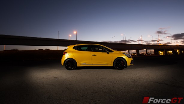 2014 Renault Clio RS side