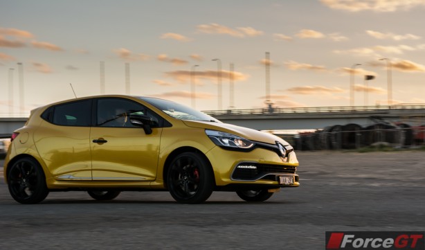 2014 Renault Clio RS side rolling