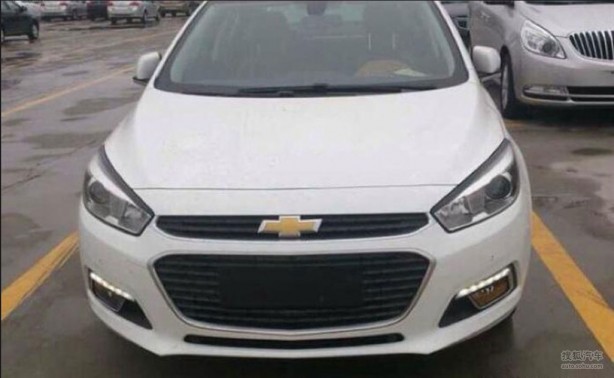 2015 Chevrolet Cruz front spy photo