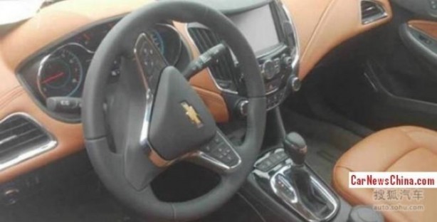2015 Chevrolet Cruz interior spy photo