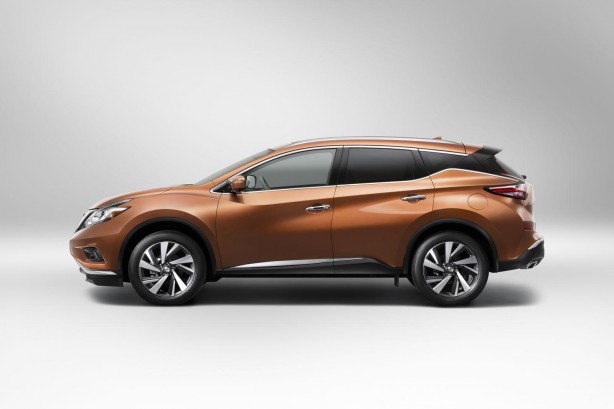 2015-Nissan-Murano-official-photo-side