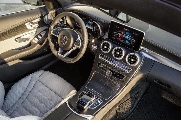 2015-Mercedes-C-Class-Estate-cabin