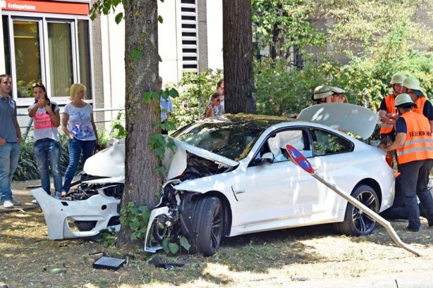 2014 BMW M4 coupe crash side