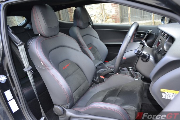 2014 Kia pro_cee'd GT Tech front seats