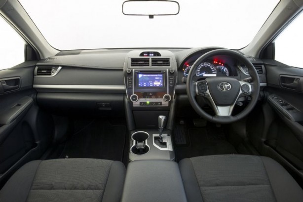 Toyota-Camry-RZ-interior