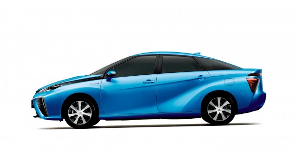 Toyota FCV_sidehr