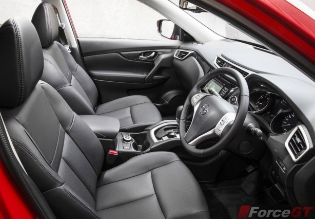 2014 Nissan X-Trail ST front seats