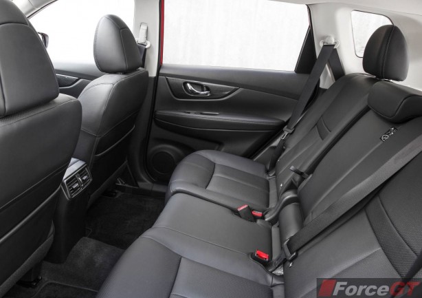 2014 Nissan X-Trail ST rear seats