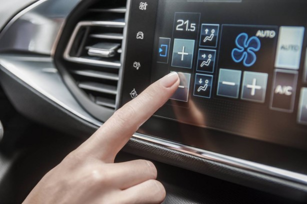 2014 Peugeot 308 touchscreen infotainment